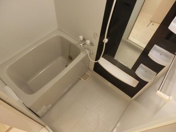 バス／シャワールーム等(経済的な追い焚き機能付き)