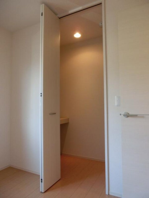 設備(収納たっぷりウォークインＣＬ)