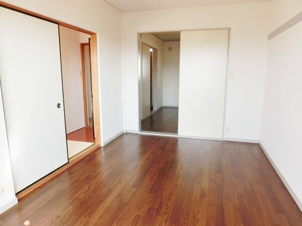 リビング・居室(広々と解放感のあるお部屋です。)