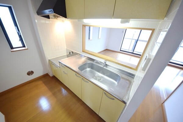 キッチン(二口ガスコンロ設置可)