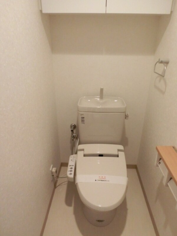 トイレ(ウォシュレット　上部収納完備)