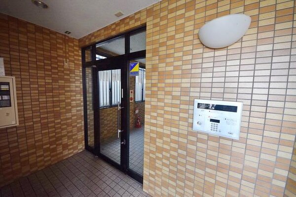エントランス(オートロック付きで安心)
