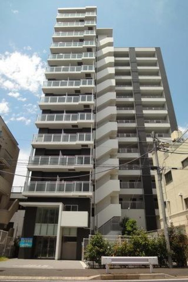 外観(２００９年築　駅徒歩１分)