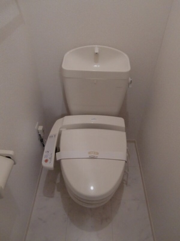 トイレ(ウォシュレットも標準装備です。)