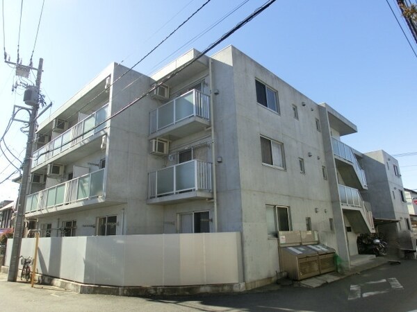 外観(コンクリート打ち放しのシャープな外観)