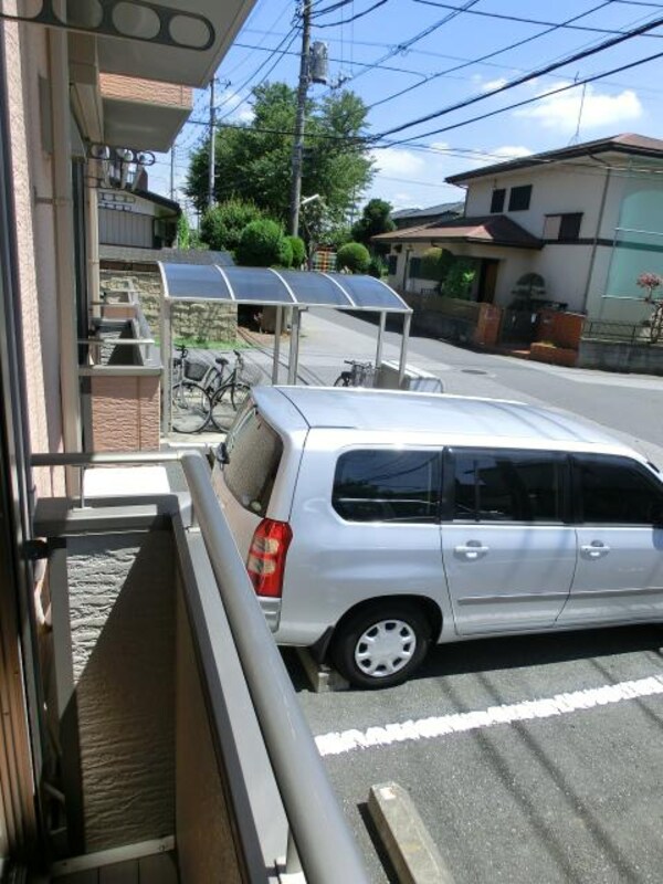 眺望(前面駐車場で日当たり良好)
