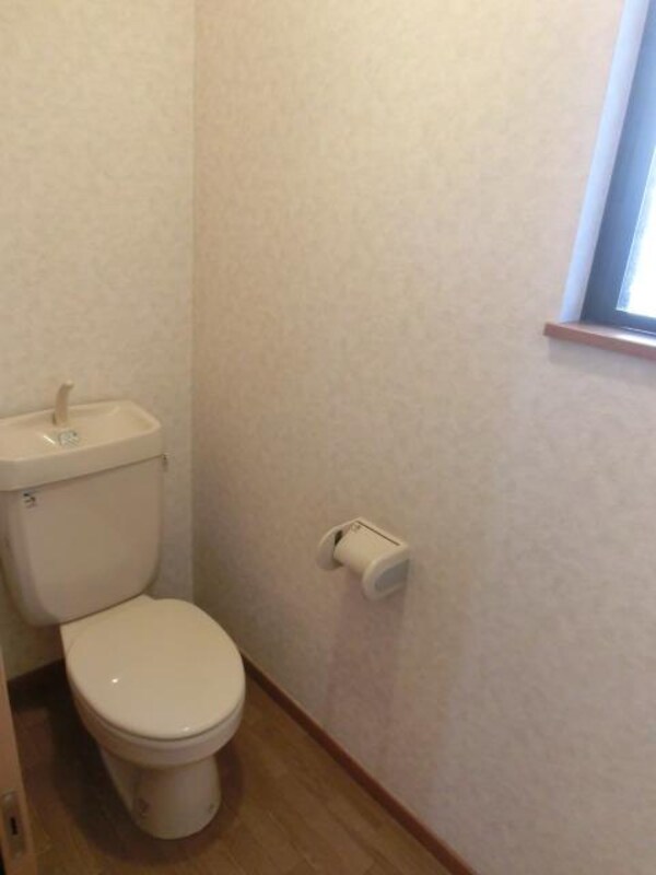 トイレ(窓付きトイレ（上下階に有り）)
