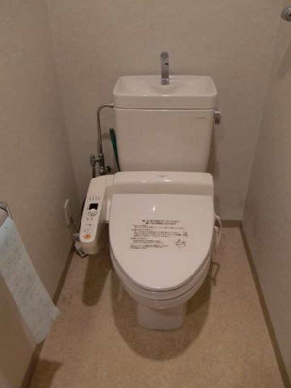 トイレ(ウォシュレットも標準装備。)
