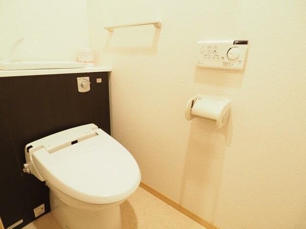 トイレ(※同建物　別タイプ間取り設備施工例　現況優先)