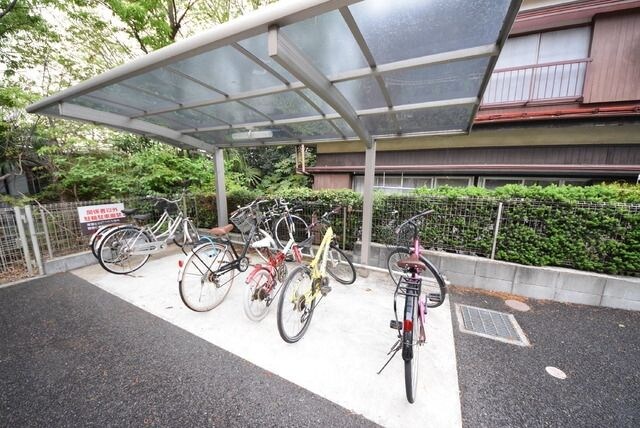 物件内観写真17　(屋根付駐輪場)