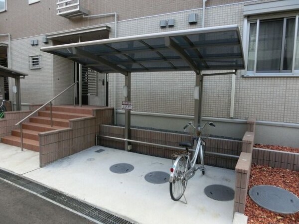 共有部分(屋根付き駐輪場)