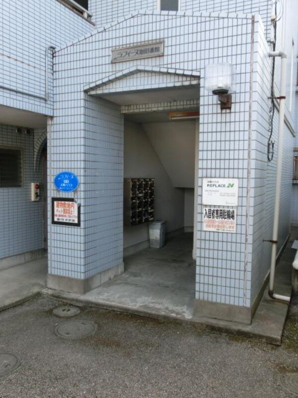 エントランス(玄関前)