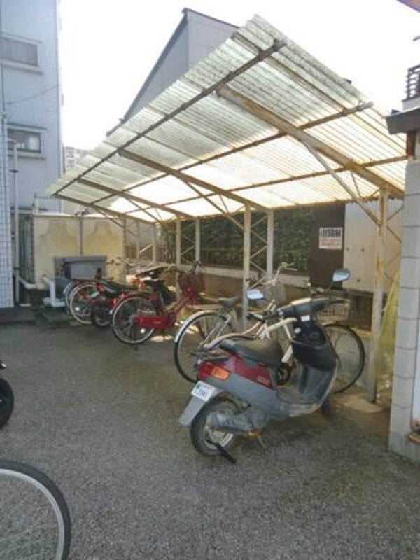その他(敷地内屋根付き駐輪場)