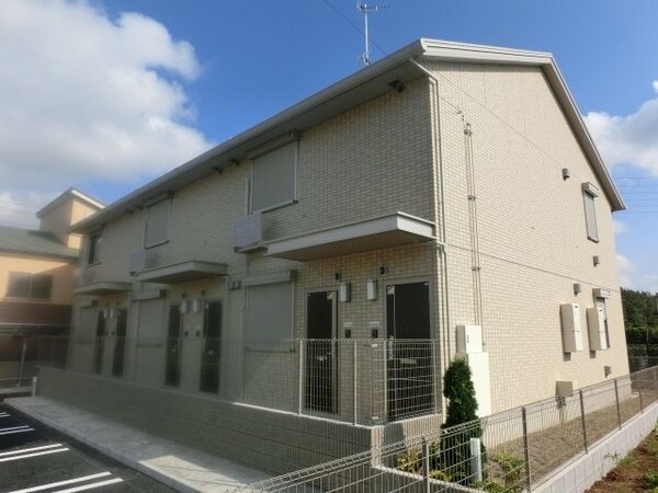 外観(閑静な住宅街に立地　日当たり良好)