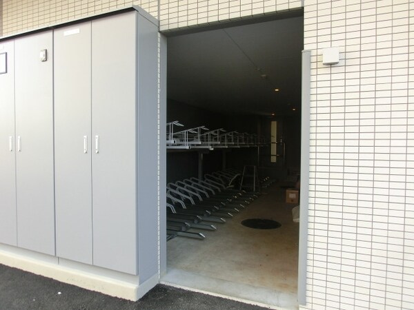 共有部分(屋根付き駐輪場)