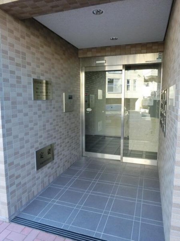エントランス(お部屋へのエントランス　オートロック完備)