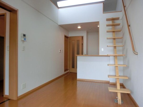 リビング・居室(※別号室参考写真です)