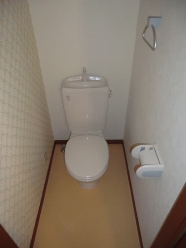 トイレ(清潔感のあるトイレルーム)
