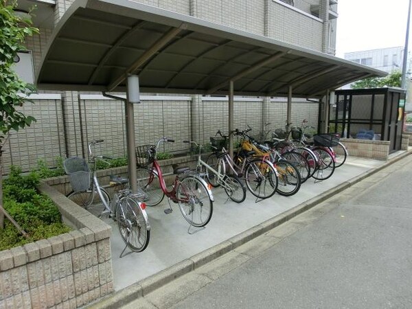 共有部分(屋根付き駐輪場)