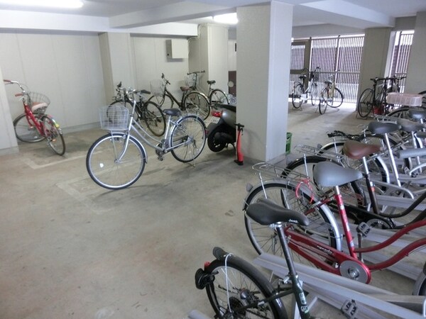 共有部分(屋内駐輪場)