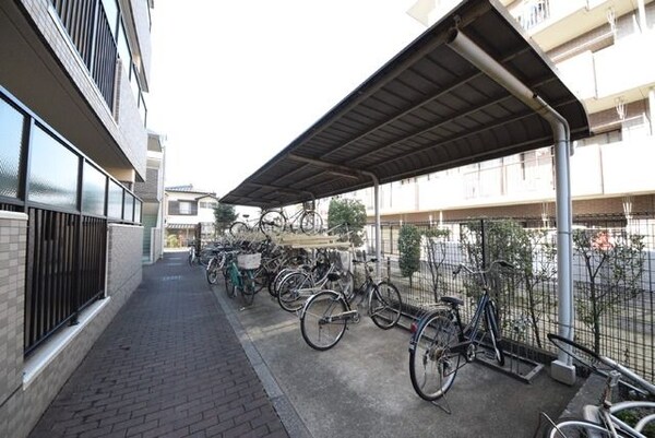 共有部分(屋根付駐輪場)