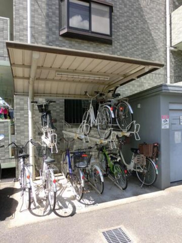 共有部分(屋根付きの駐輪場です)