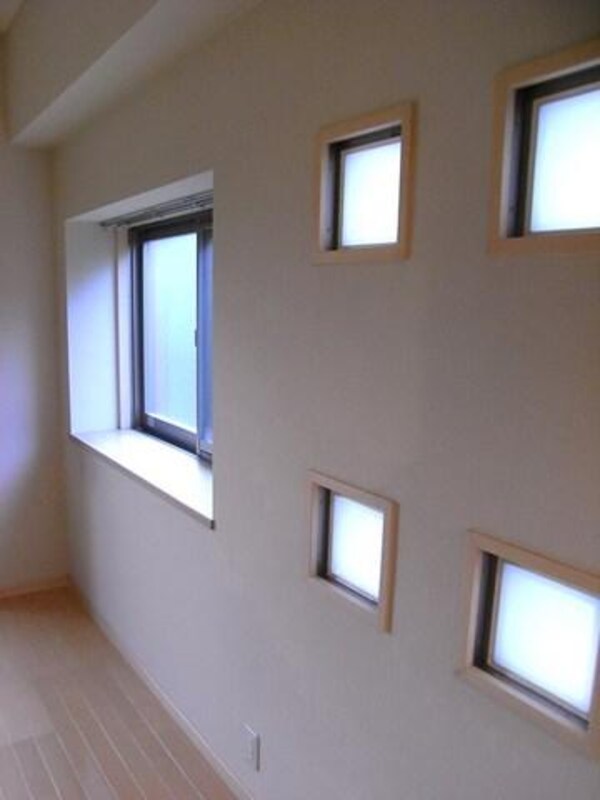 その他室内・内装(出窓・ガラスブロックあり)