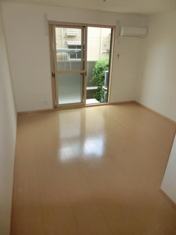 リビング・居室(南向け日当たり良好の居室)