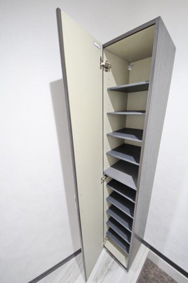 設備(シューズケース)