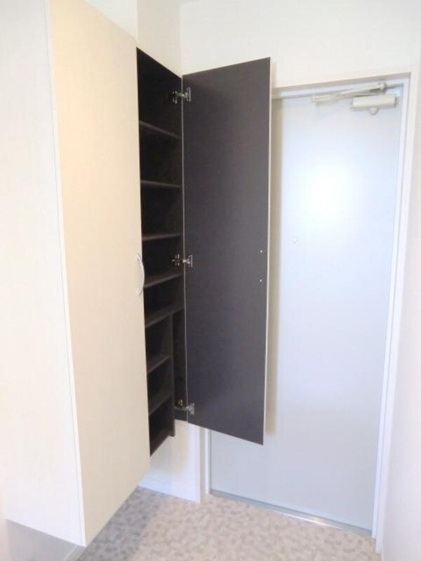 玄関(※別号室参考写真です)