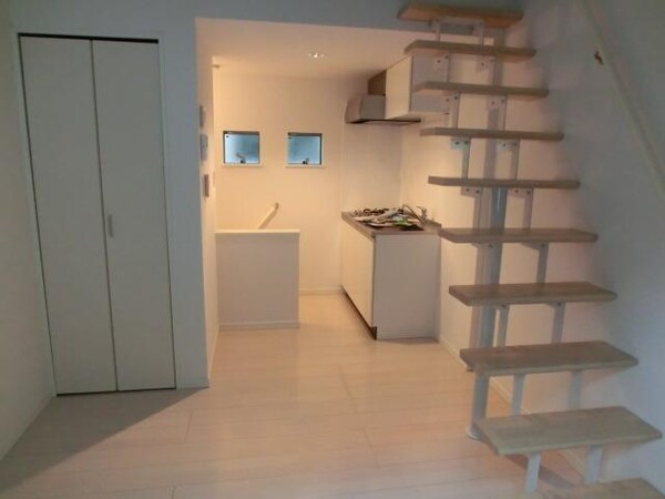 リビング・居室(ロフト・収納・エアコン完備)