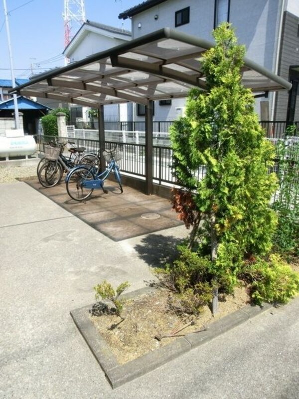 共有部分(屋根付き駐輪場)
