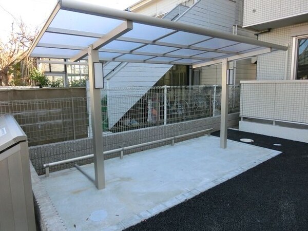 共有部分(屋根付き自転車置き場)