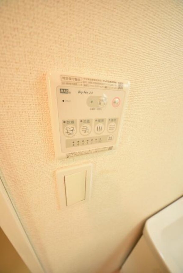 設備(浴室乾燥機完備　雨の日の洗濯物も良く乾きます)