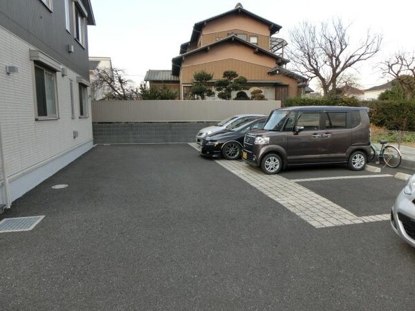 駐車場(敷地内専用駐車場)