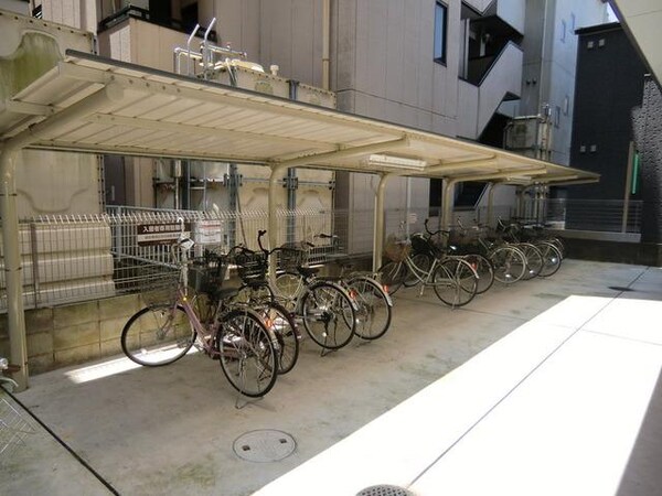 共有部分(屋根付き駐輪場)