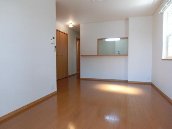 その他室内・内装(角部屋２面採光。広々リビング１２．８帖)