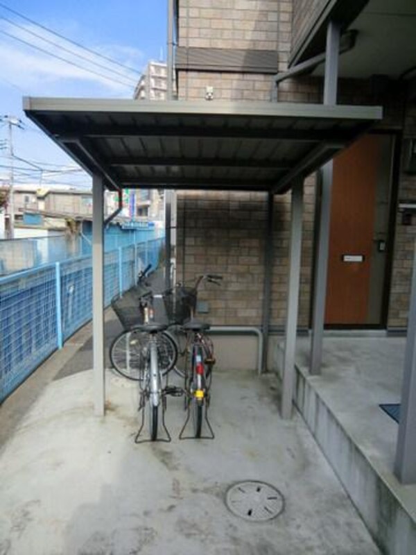 共有部分(屋根つき自転車置場)