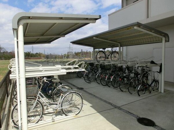 共有部分(屋根付き自転車置場)