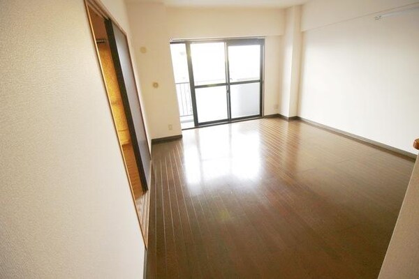 リビング・居室(広々したリビングです)