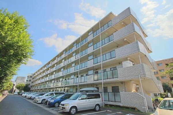 外観(敷地内駐車場も完備)