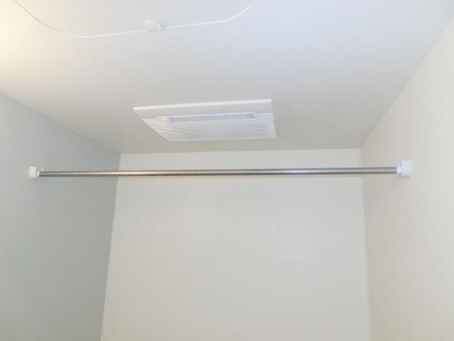 物件内観写真4　(便利な浴室乾燥機)