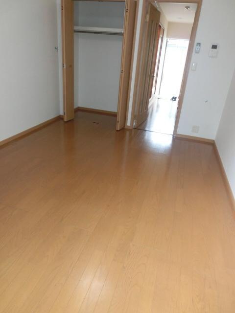 物件内観写真17　(バルコニーから見た居室)