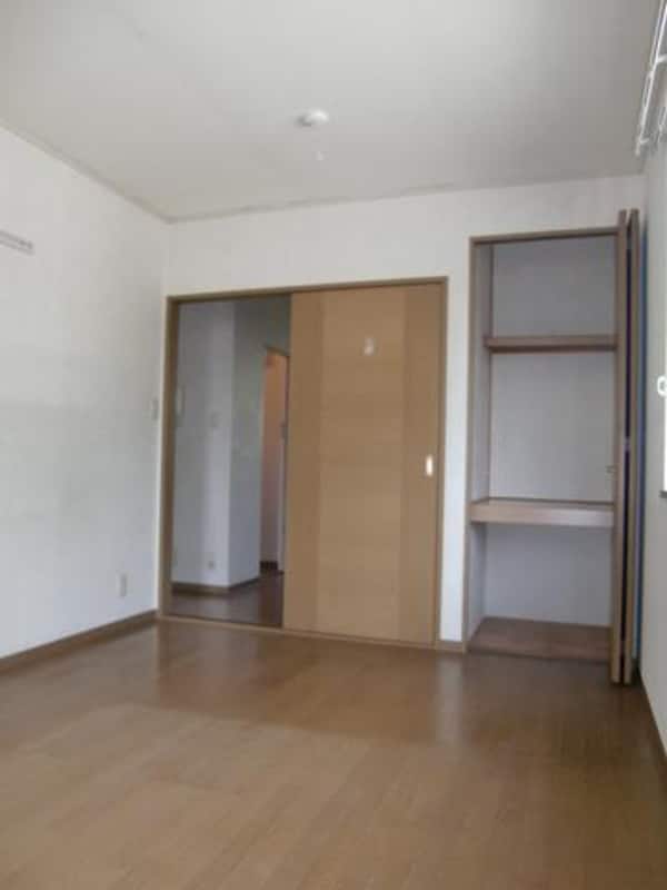 寝室(明るいお部屋ですよ。)