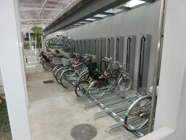 共有部分(駐輪場もあります)