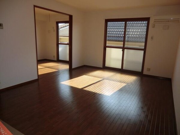 リビング・居室(エアコン完備　日当り良好)