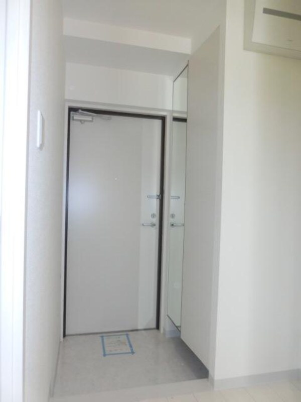 玄関(シューズボックス完備)