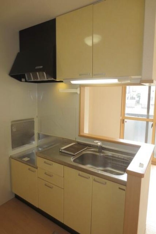 キッチン(カウンターキッチンタイプで解放感が有ります。)