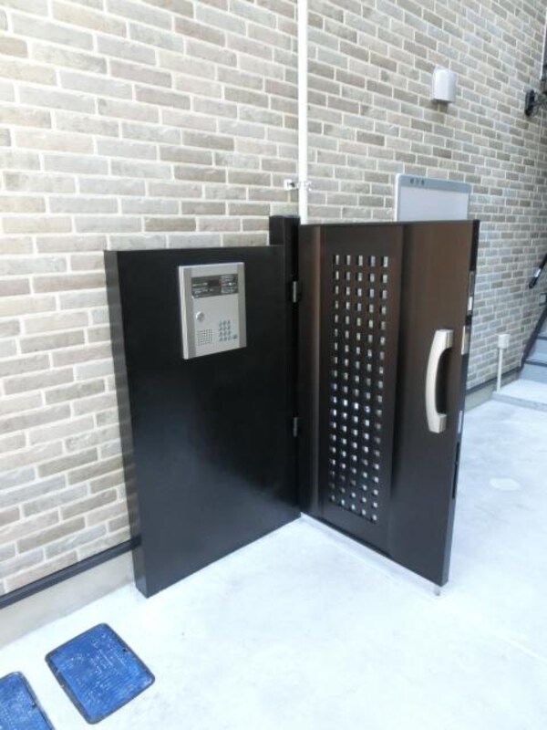 エントランス(安心のオートロック付き)