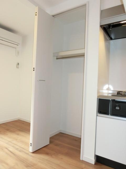 物件内観写真12　(コートもかけられますね)